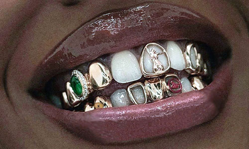 Woman with full mouth Grillz